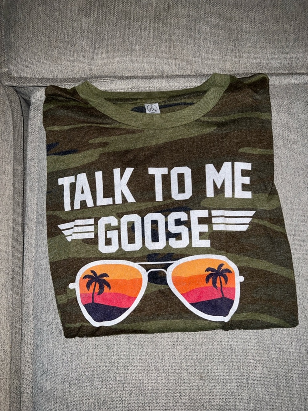 Tshirt  'Talk to Me Goose' Graphic Tee - Olive Green